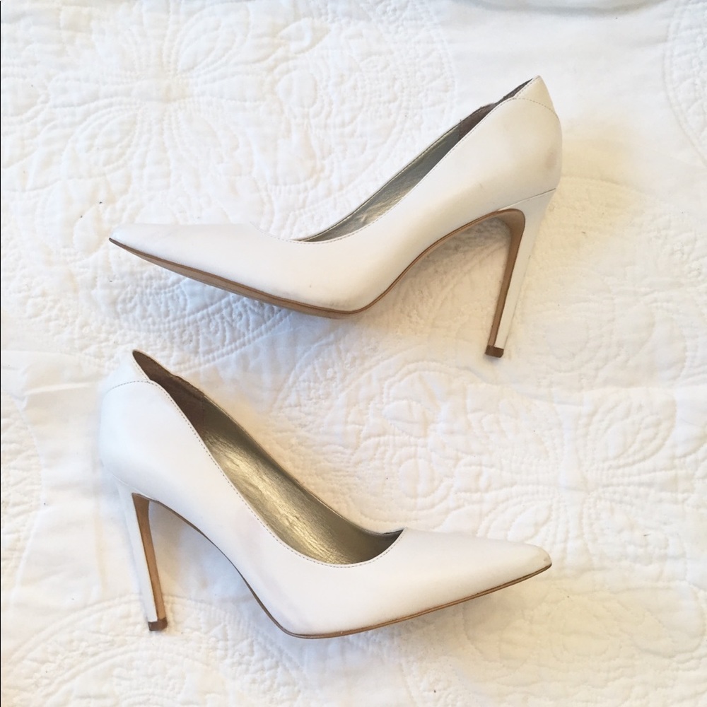 Sam Edelman “Dea” White Pumps Croc Detail